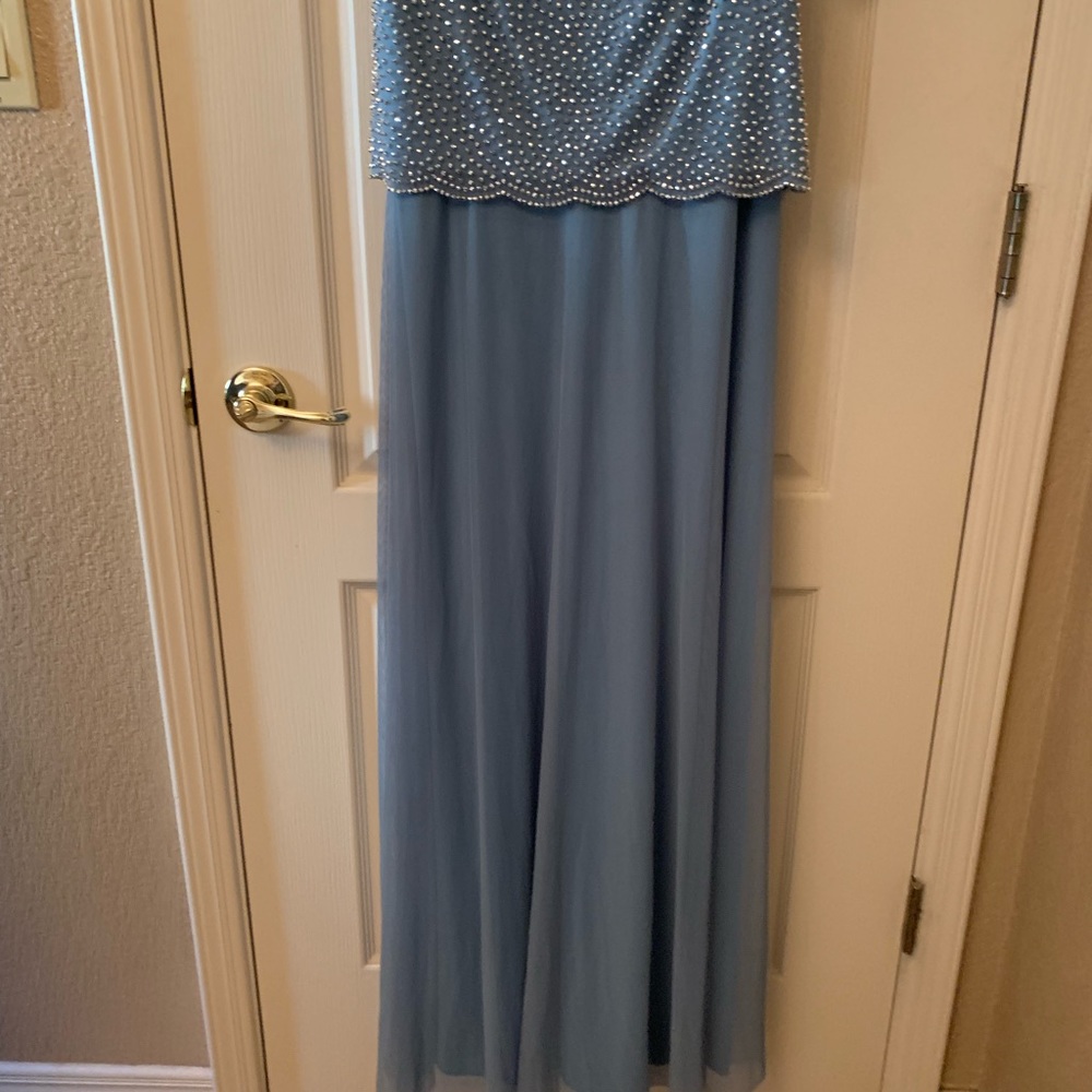 Dress - Picture 3 of 7